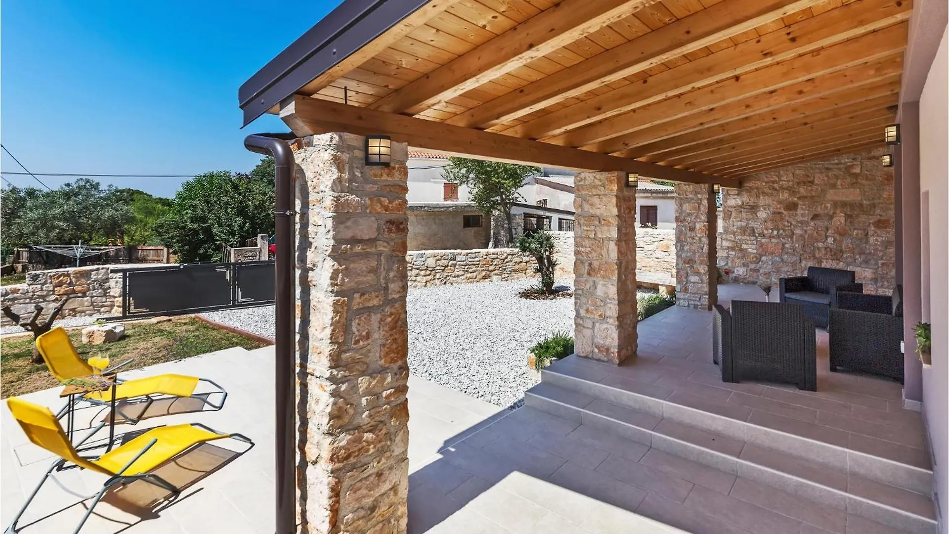 Vakantiehuis Stunning home in Duga Uvala with 4 Bedrooms, Jacuzzi&WiFi Mutvoran