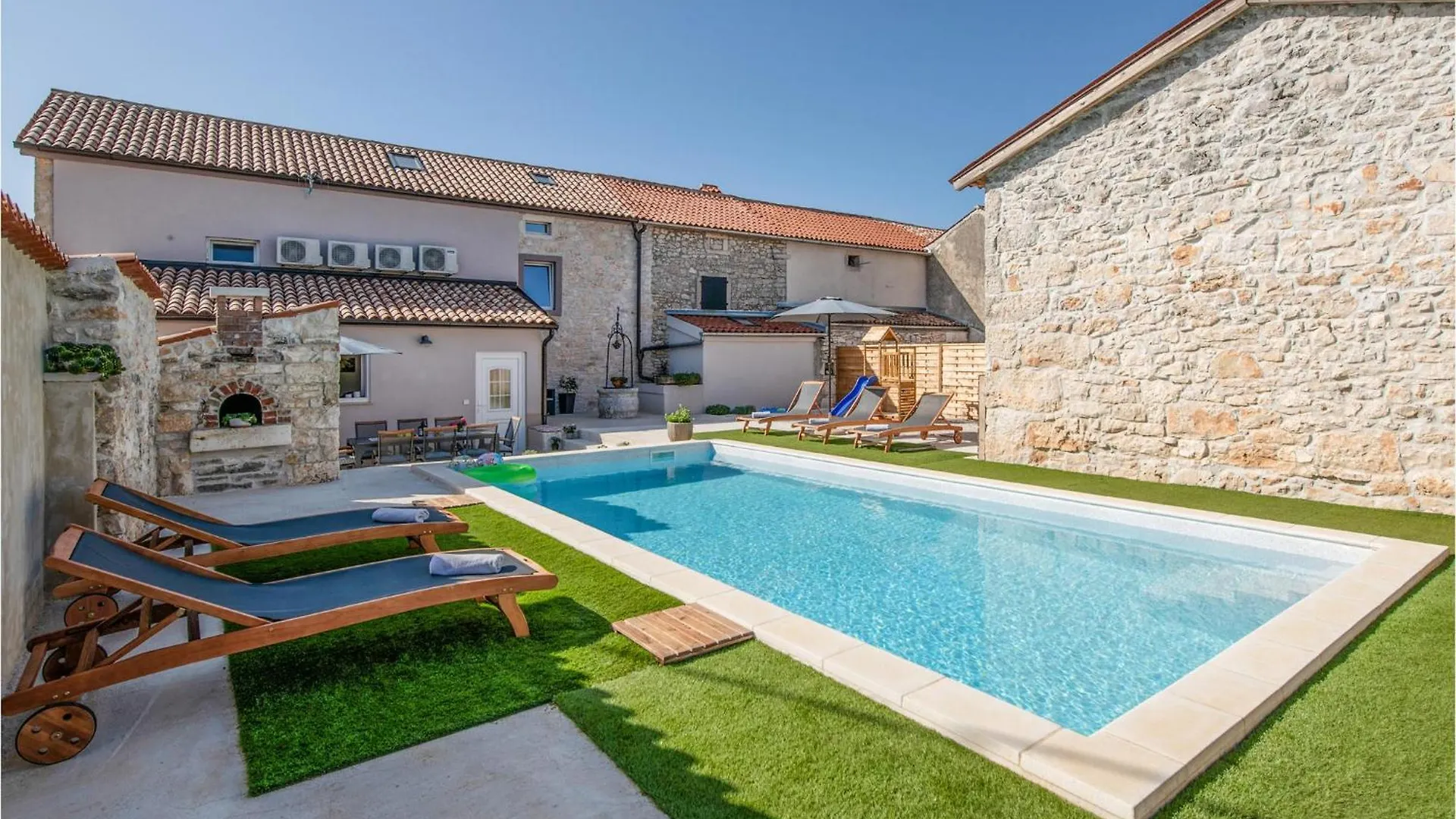 Vakantiehuis Stunning home in Duga Uvala with 4 Bedrooms, Jacuzzi&WiFi Mutvoran