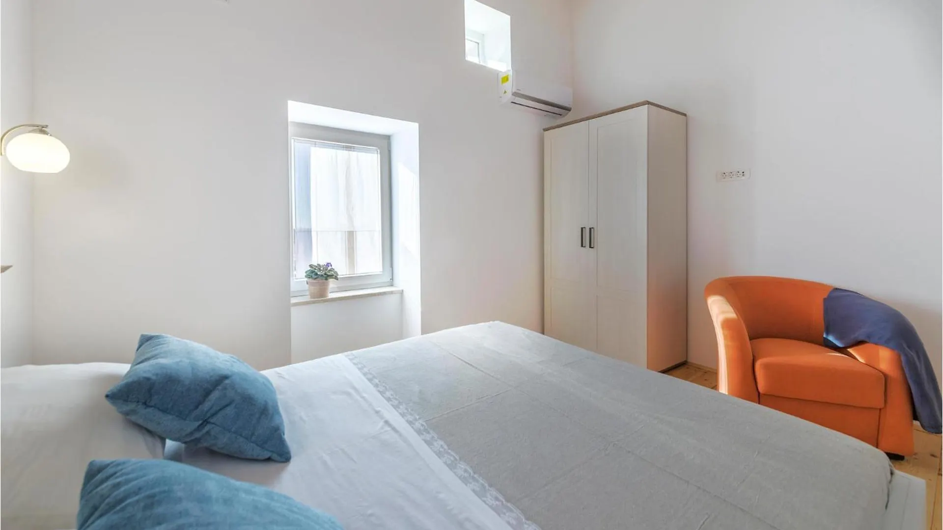 Vakantiehuis Stunning home in Duga Uvala with 4 Bedrooms, Jacuzzi&WiFi Mutvoran