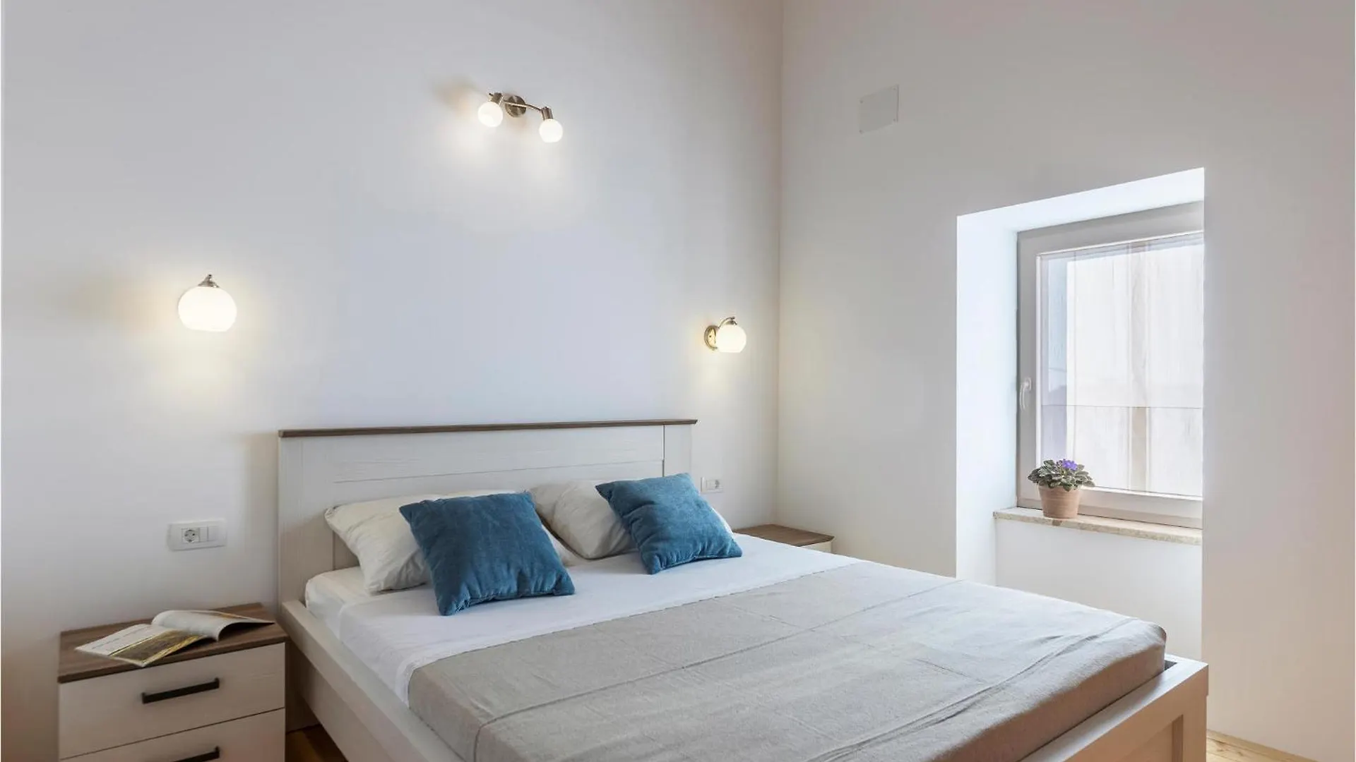 Stunning home in Duga Uvala with 4 Bedrooms, Jacuzzi&WiFi Mutvoran 0*,  Kroatië