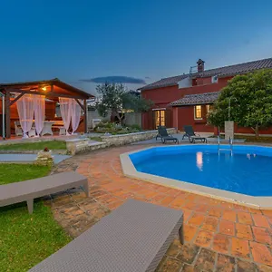 Villa Carla With Private Pool & Kids Playground - Pet Friendly, Mutvoran